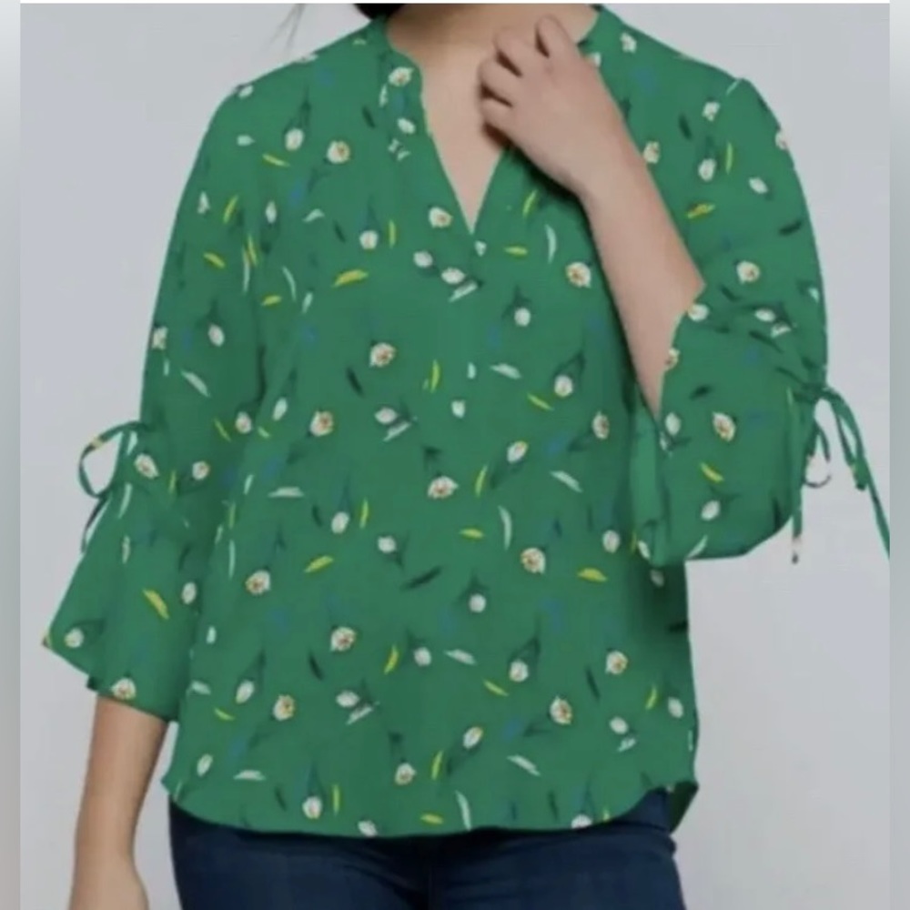 41 Hawthorn Green Floral Blouse. Size L.
